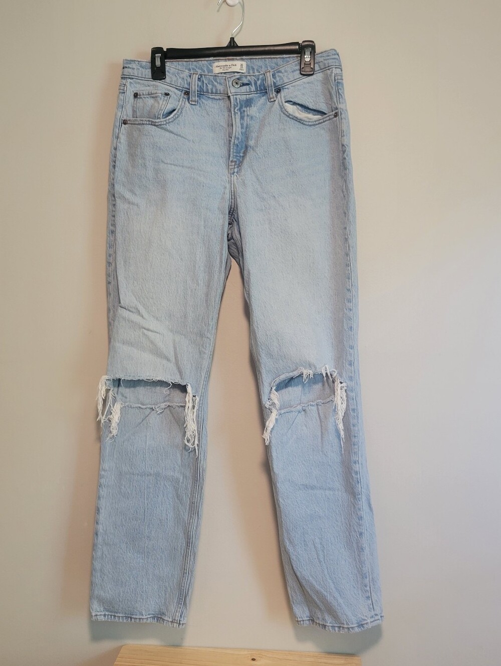 Abercrombie & Fitch 90's Straight Mid Rise Distressed Size 30